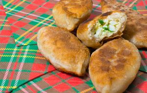 Пиріжки смажать до золотавої скоринки