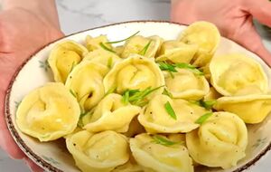 Для теста понадобится пять яиц и пять желтков