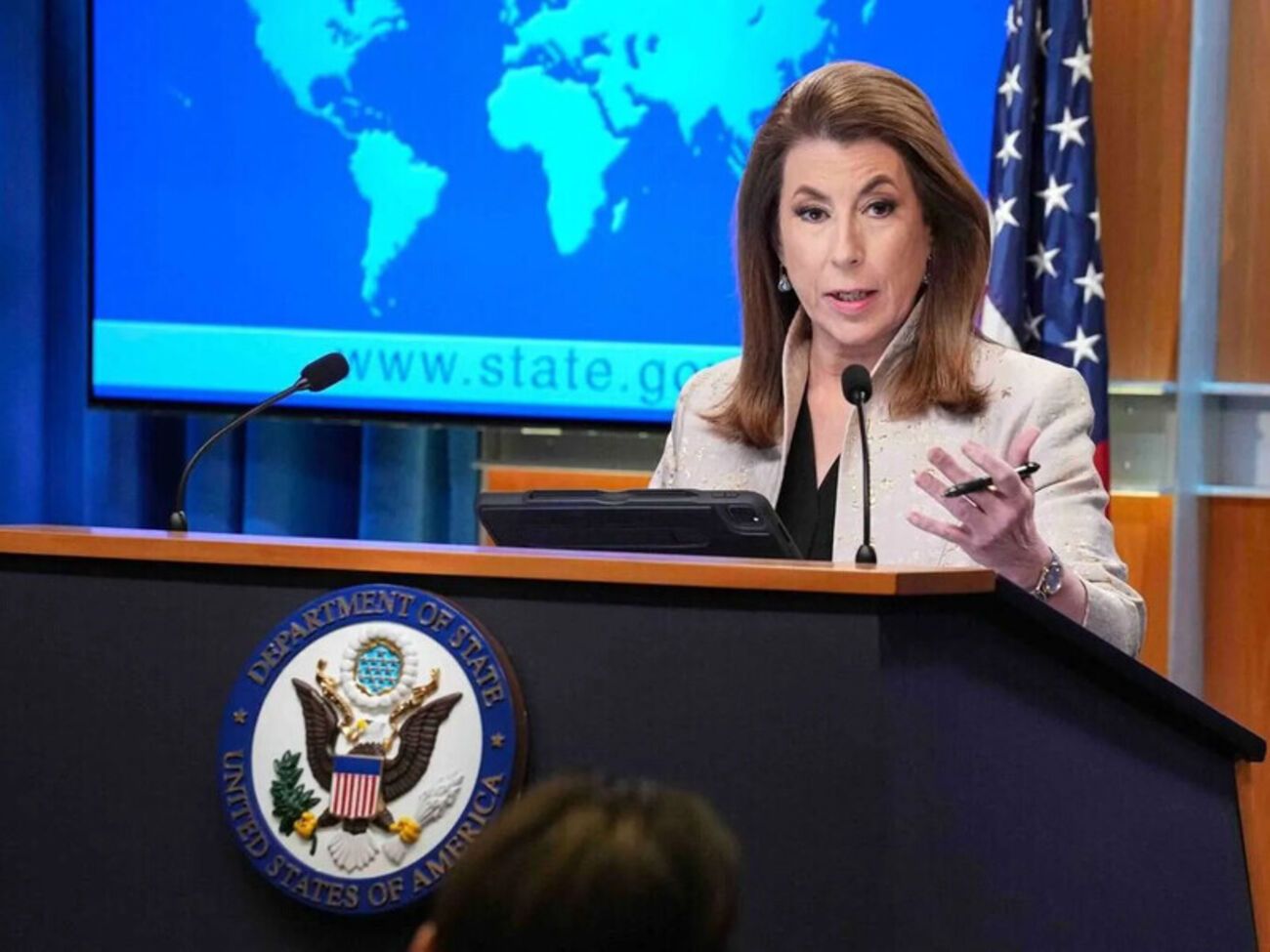 За словами Брюс, угода про економічне партнерство України і США "зовсім не пов'язана з переговорами щодо припинення вогню й конфлікту"
