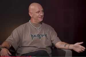 Во время разговора с журналистом Потап общался на русском языке