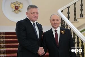 Голова партії ODS Павел Мацко зазначив, що Фіцо (на фото ліворуч) вирішив не "намагатися вжити таких заходів, щоб Словаччина була частиною миру і стояла на правильному боці історії"