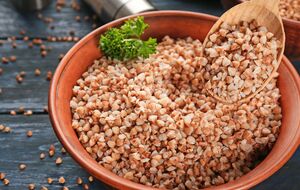 Не стоит долго обжаривать гречку на сильном огне