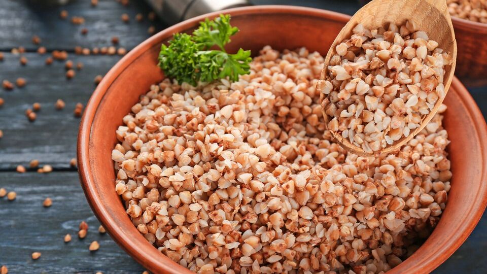 Не стоит долго обжаривать гречку на сильном огне