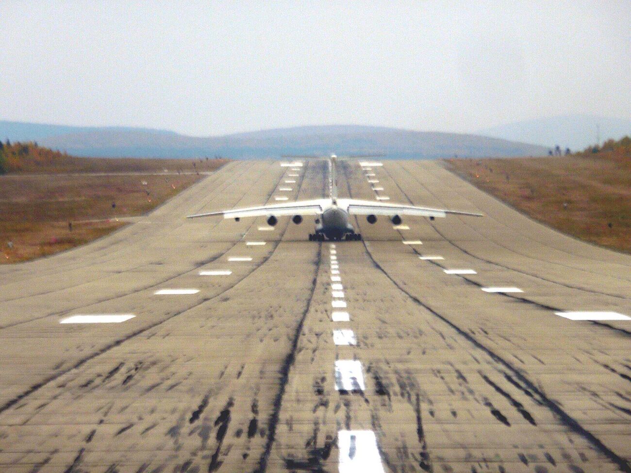 От Киева до аэродрома Оленья – около 2 тыс. км