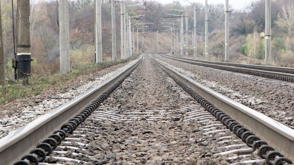 В оккупированной части Запорожской области поезд сошел с рельсов после взрыва