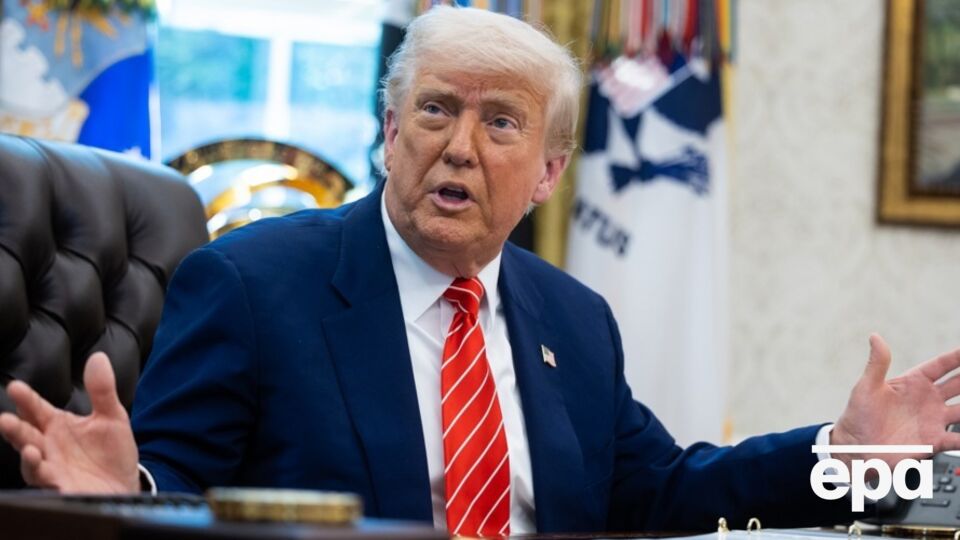 В інтернеті обговорюють фото на телефоні Трампа