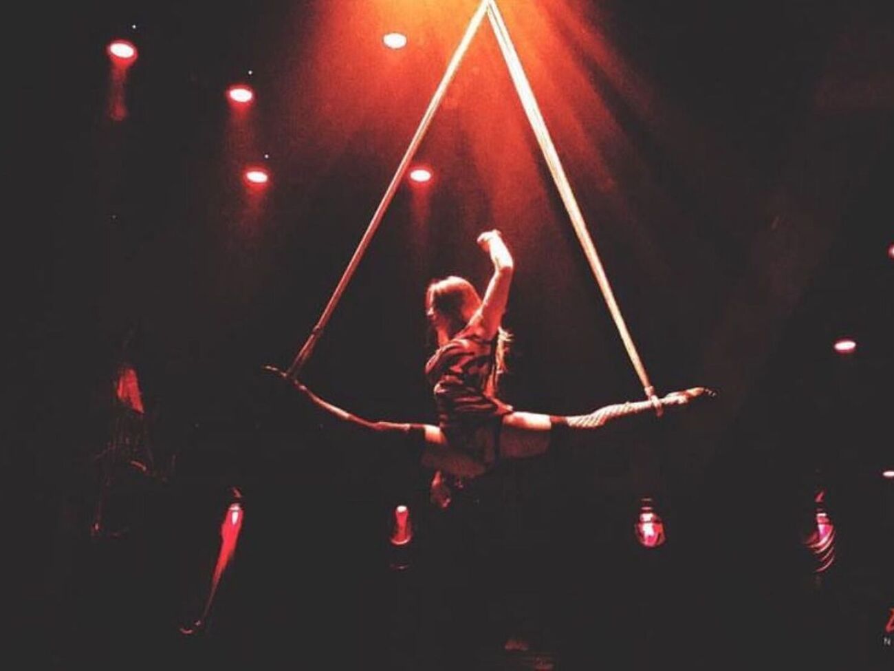 Вероніка Кобзова почала виступати у складі трупи цирку "Кобзов" із 12 років