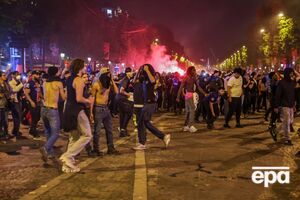 СМИ пишут, что во Франции задержали более полутысячи участников массовых празднований победы "ПСЖ"