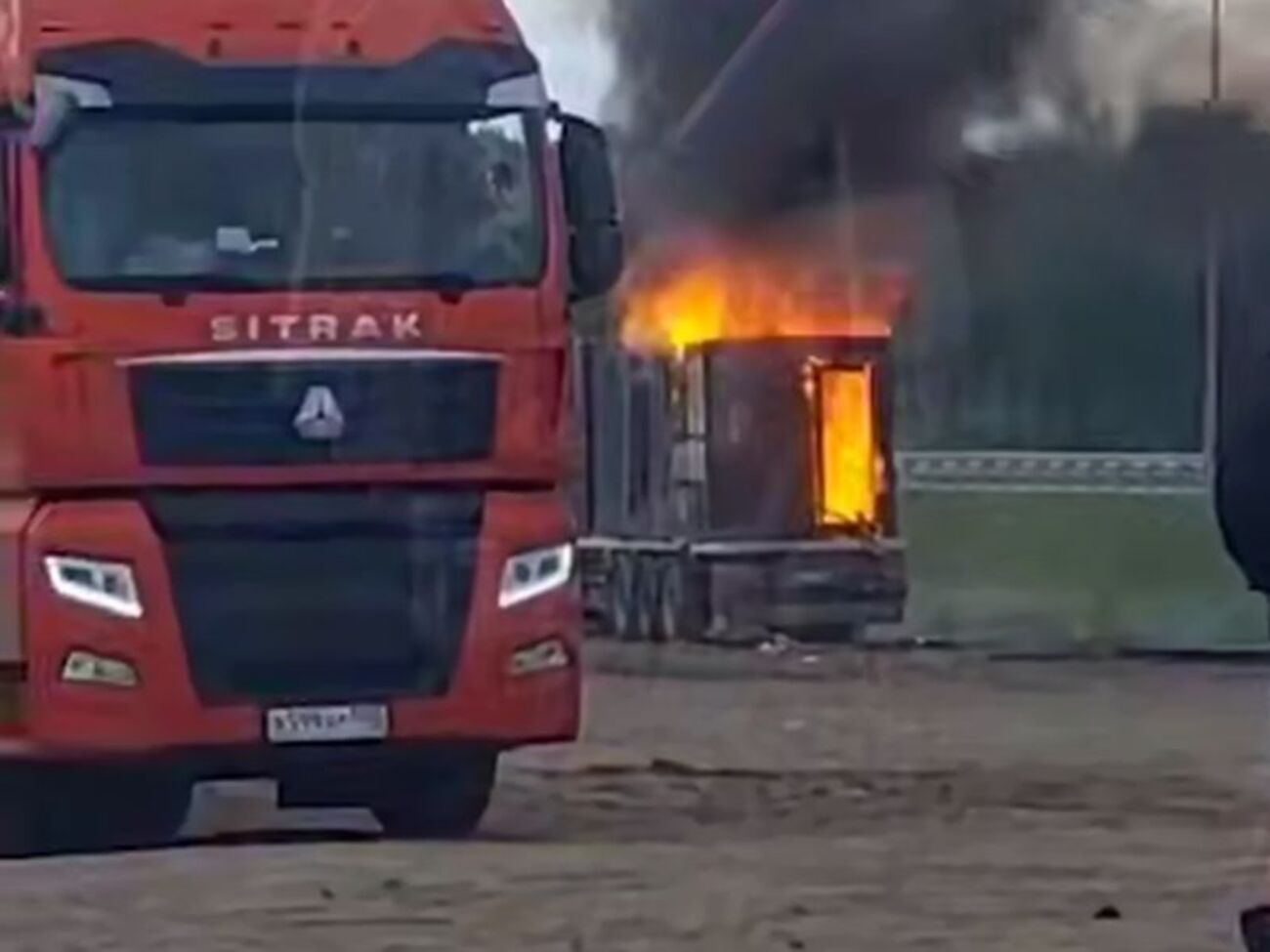 Грузовик, перевозивший дроны, сгорел