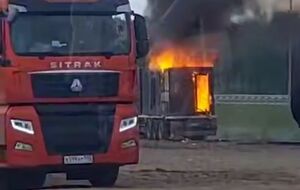 Грузовик, перевозивший дроны, сгорел