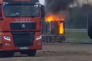 Вантажівка, яка перевозила дрони, згоріла