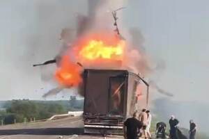 Россиянин залез в фуру с дронами
