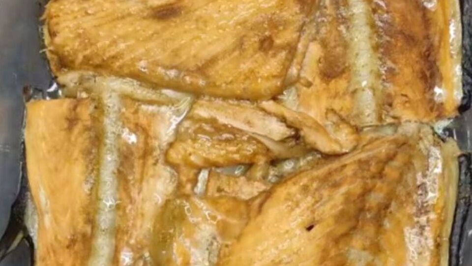 Для заправки возьмите лимонный сок, соевый соус и чеснок