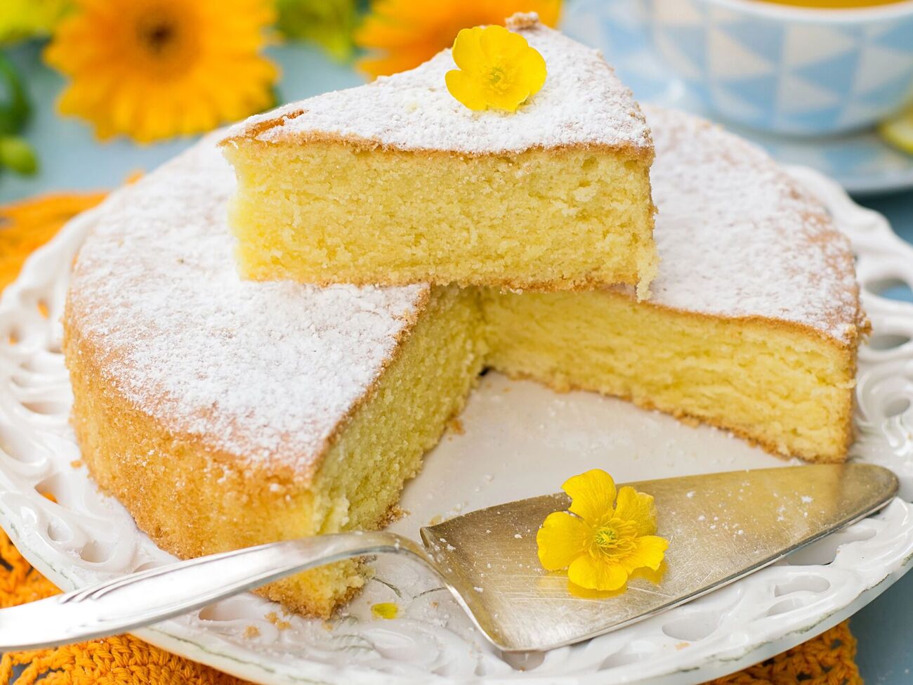 Бисквит получается влажным и очень вкусным