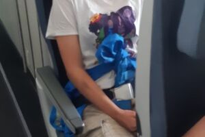 Активистку посадили на рейс во Францию