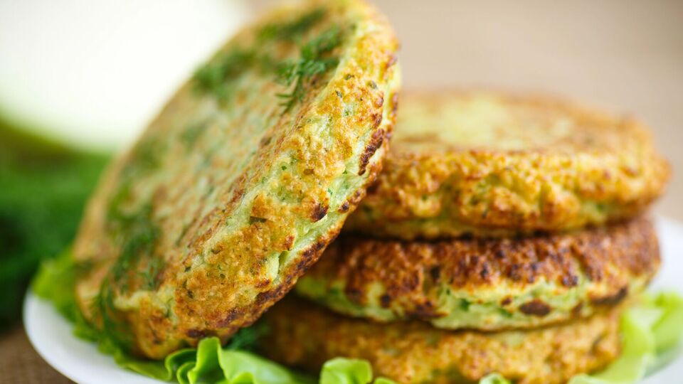 Котлети з кабачків і курячого фаршу виходять дуже ніжними