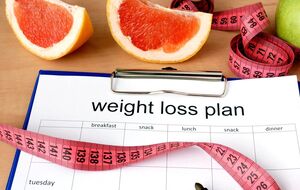 По словам тренера, во время похудения важно соблюдать дефицит калорий