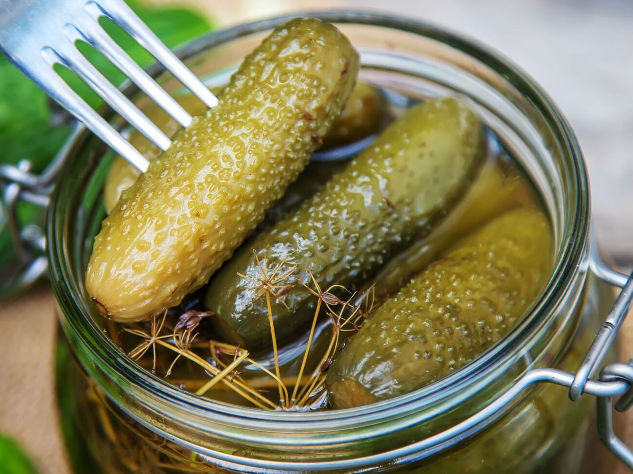 На 2 кг огурцов понадобится 80 г соли