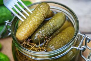 На 2 кг огурцов понадобится 80 г соли