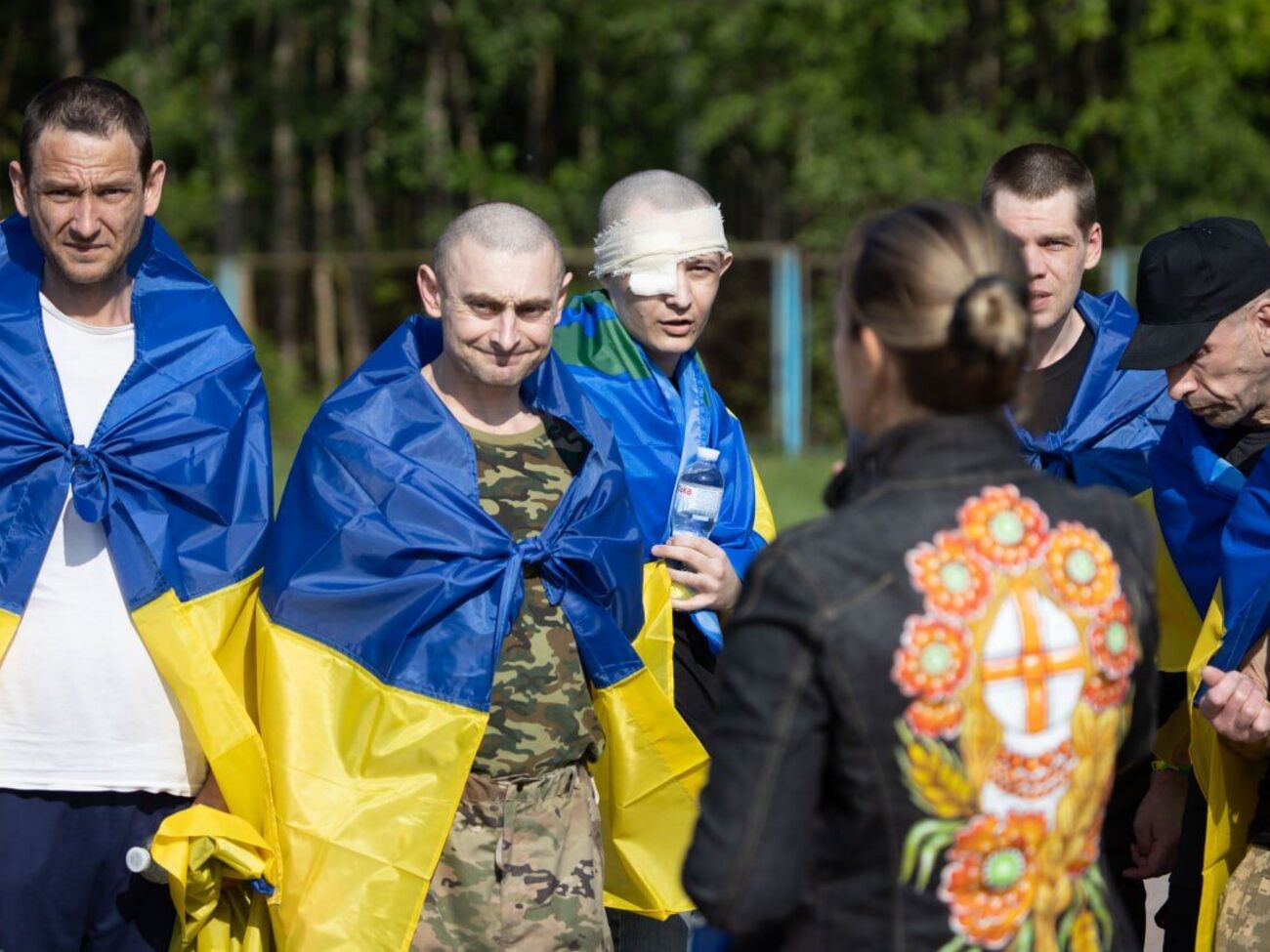 Частину тих, хто повернувся з полону, одразу забрали "швидкі"