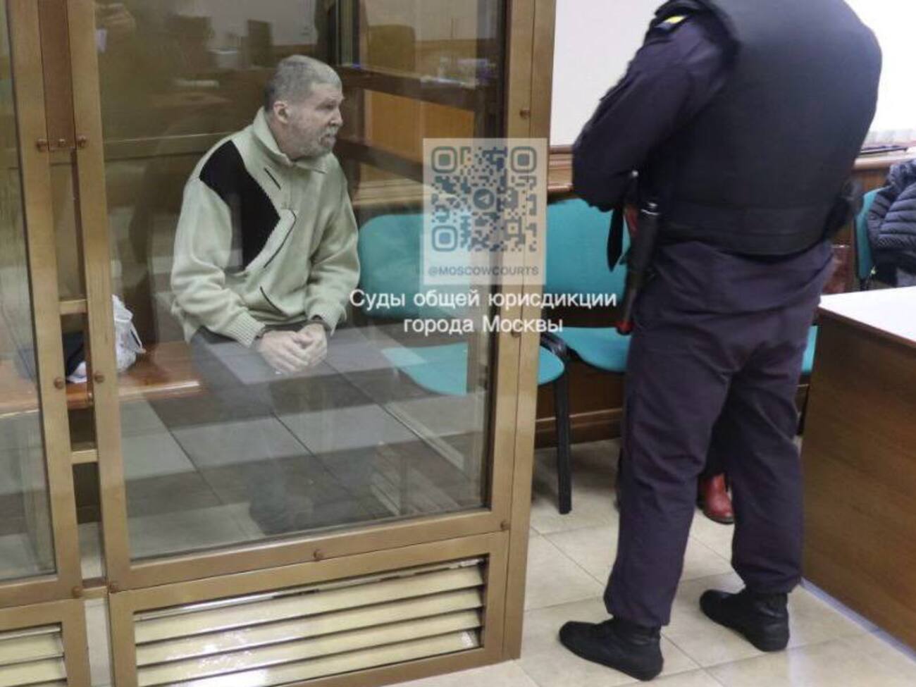 За словами звільнених українських полонених, росіяни били Габбарда, змушували його стояти, а також давали мало їжі й погано лікували