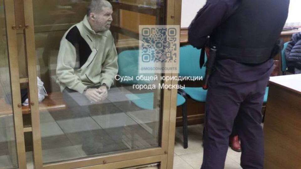 За словами звільнених українських полонених, росіяни били Габбарда, змушували його стояти, а також давали мало їжі й погано лікували