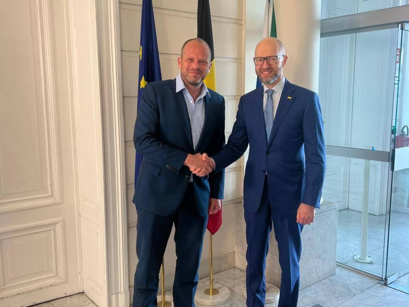 Яценюк провел встречу с министром обороны Бельгии