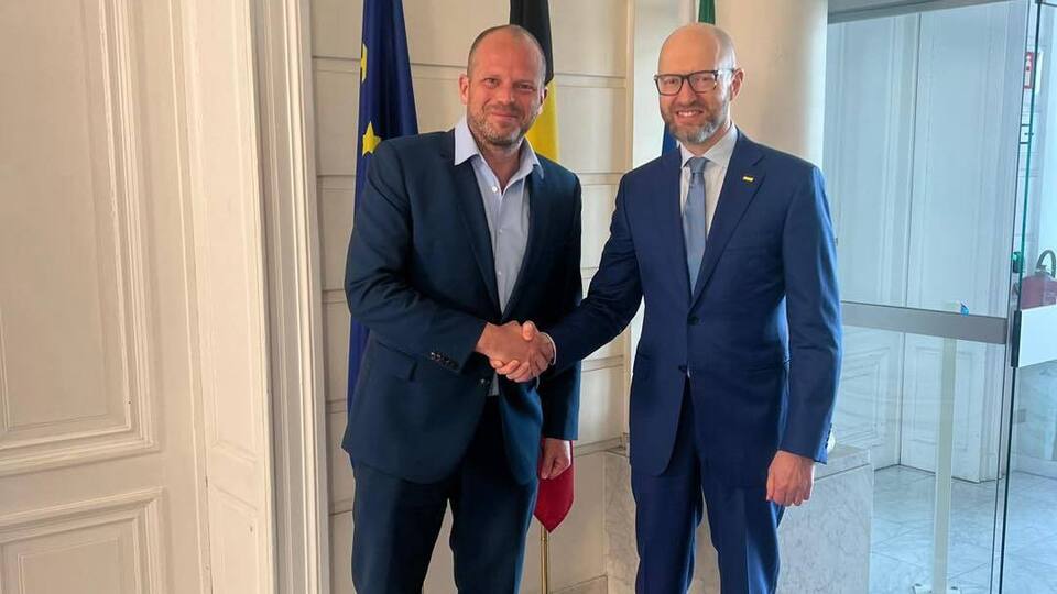 Яценюк провел встречу с министром обороны Бельгии