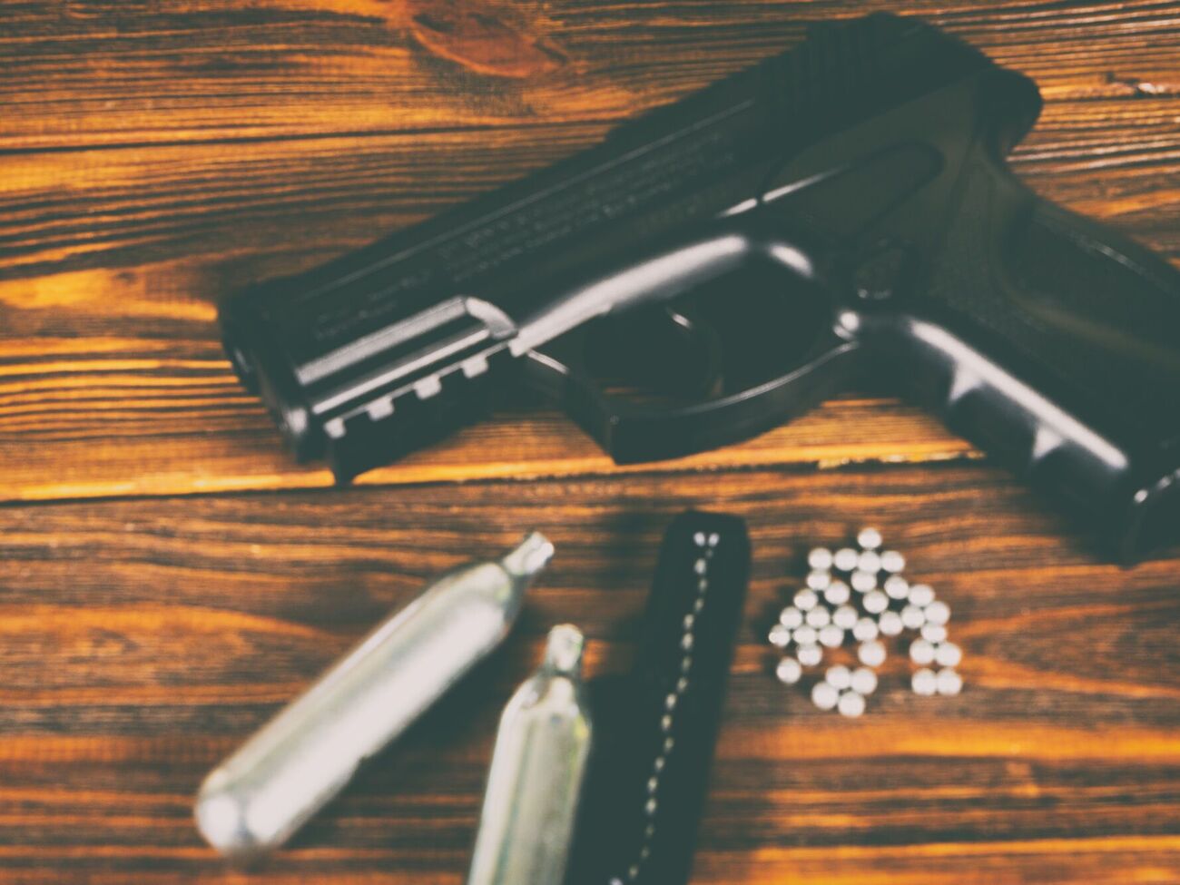 В сети публиковали видео, на котором несовершеннолетний произвел выстрел, вероятно, из пневматического оружия в своего одноклассника