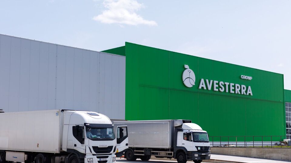 В компании утверждают, что инвестиции в завод осуществляют только из чистой прибыли предприятий группы, принадлежащих семье Добкина