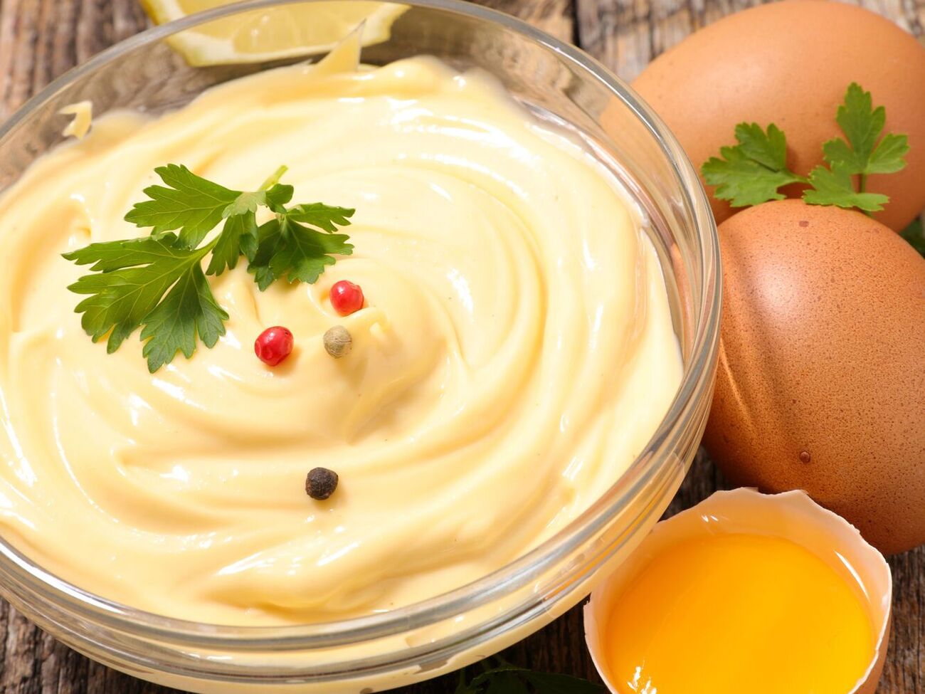 Для соуса понадобится одно яйцо