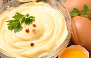 Для соуса понадобится одно яйцо