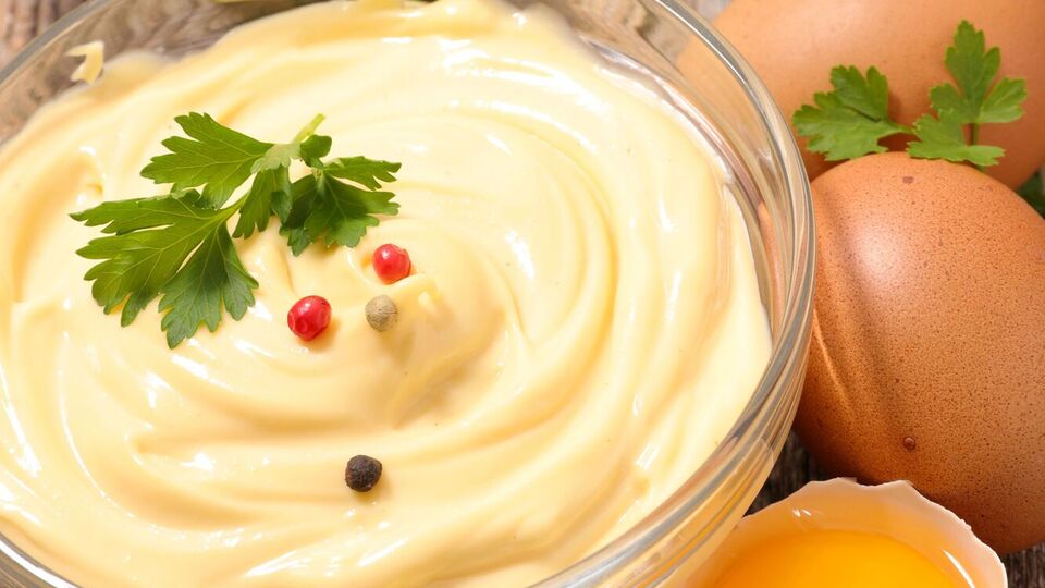 Для соуса понадобится одно яйцо