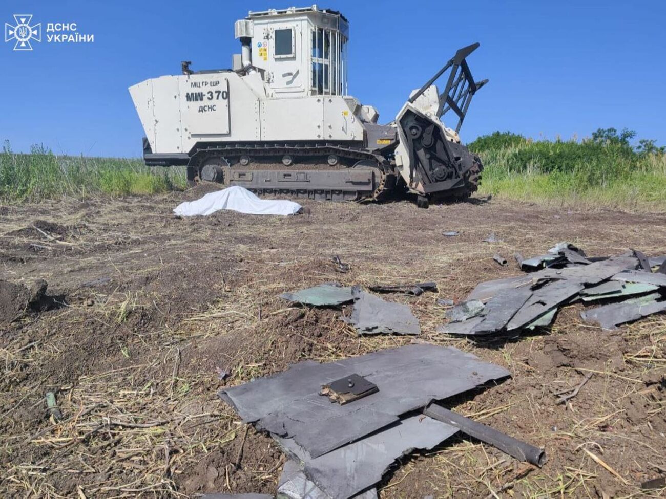 Унаслідок удару загинув піротехнік, ще двох його колег поранено