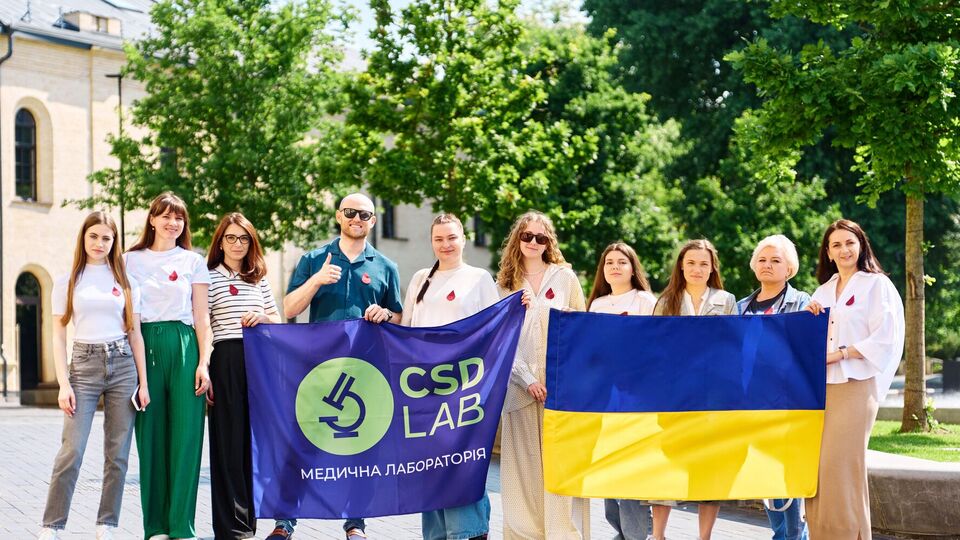 Команда сети медицинской лаборатории CSD LAB сдала плазму в поддержку украинцев