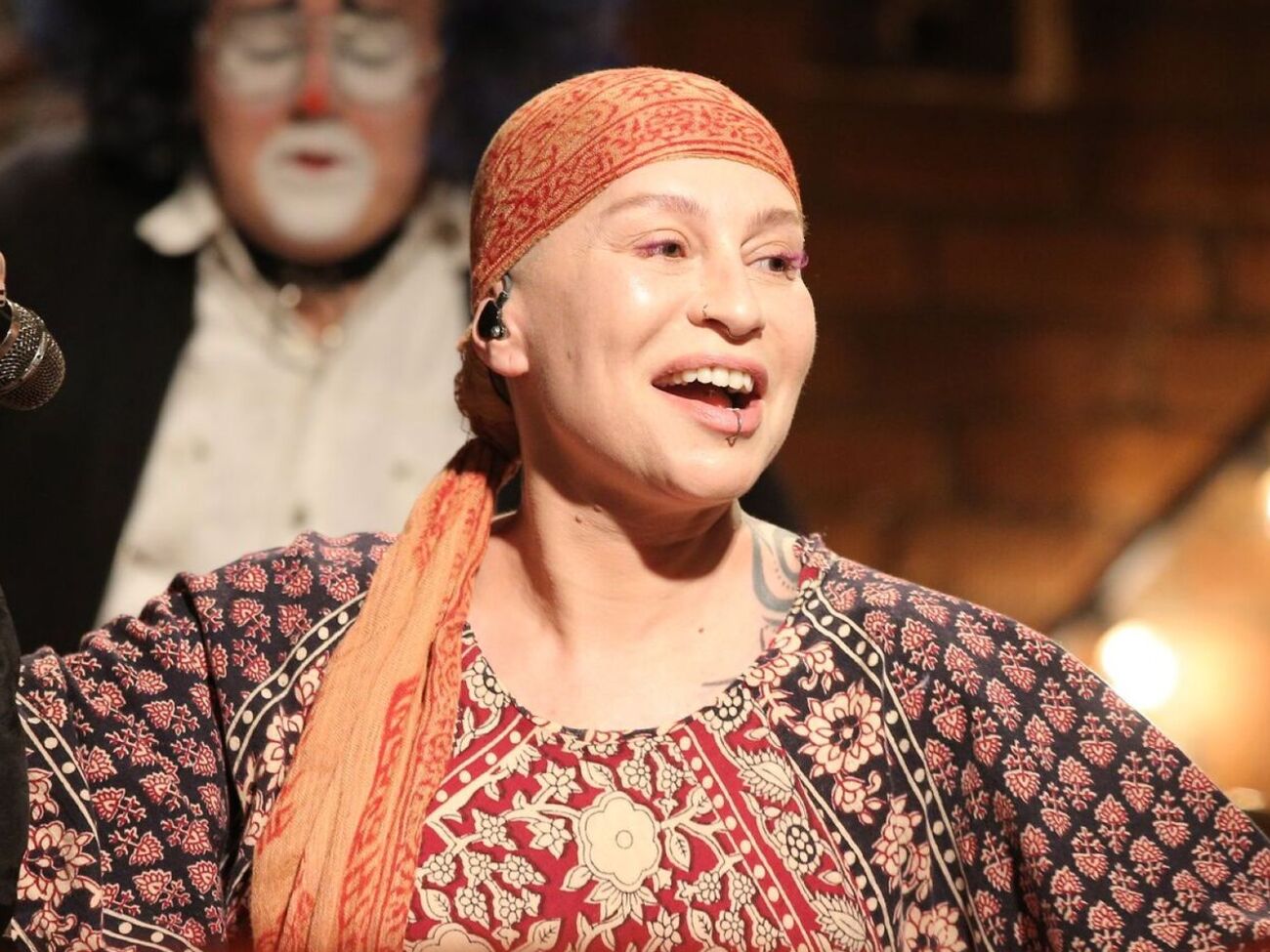 Наргиз: У меня появилось очень много поклонников из Украины. Они мне прислали вышиванки. Я во всем этом ходила по Ташкенту