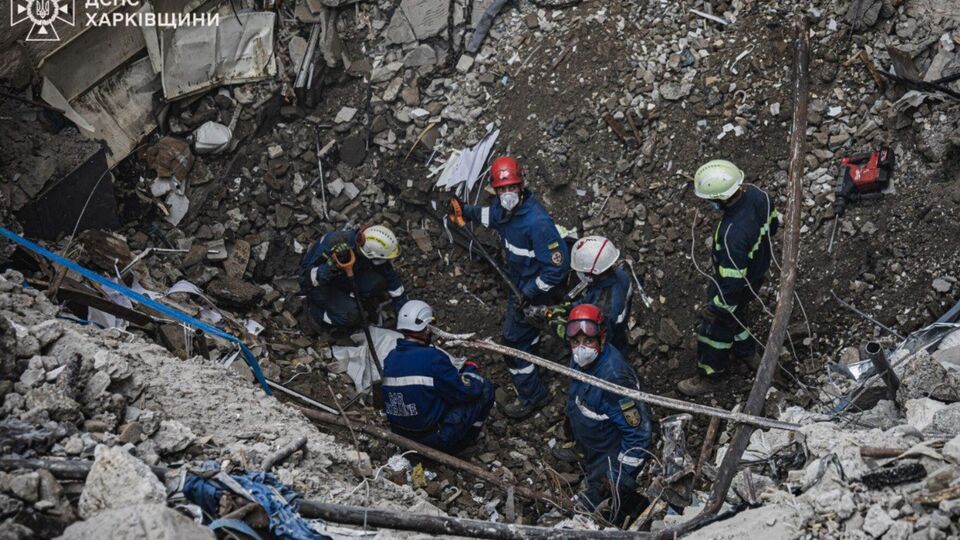 Утром деблокировали двух мужчин, работавших на предприятии