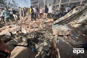 Самолет рухнул на общежитие медиков