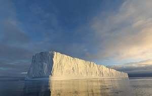 Айсберг длиной с Крещатик приплыл к украинской станции в Антарктиде