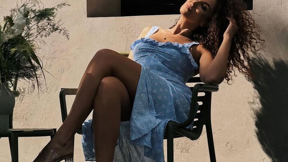 Співачка зняла відео з нижнього ракурсу так, що підписники могли б за бажання оцінити стан її крайніх зубів, мигдалин і язика