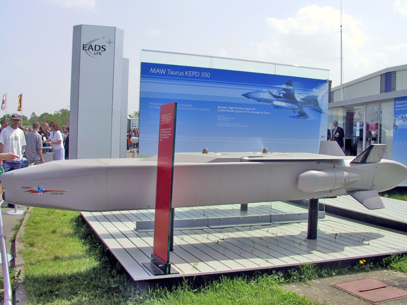 За передачу ракет Украине раньше выступал Мерц