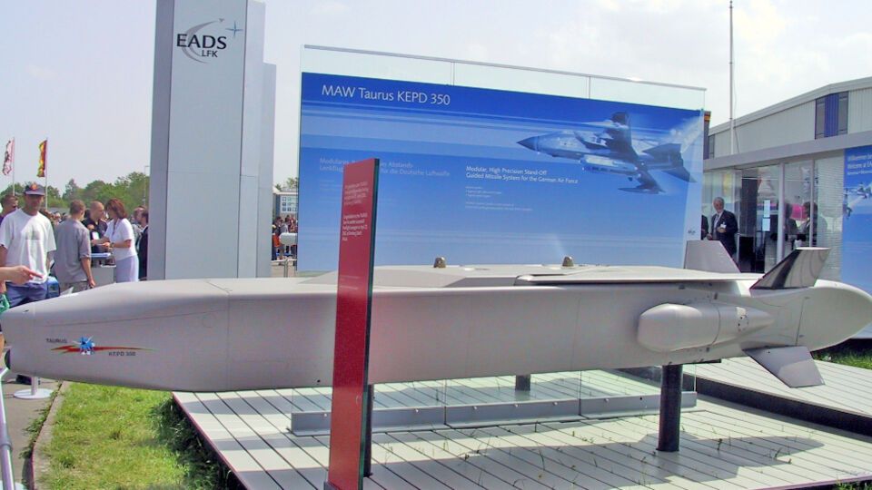 За передачу ракет Украине раньше выступал Мерц