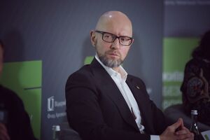 Яценюк: Трамп має рацію, коли каже, що це не його війна