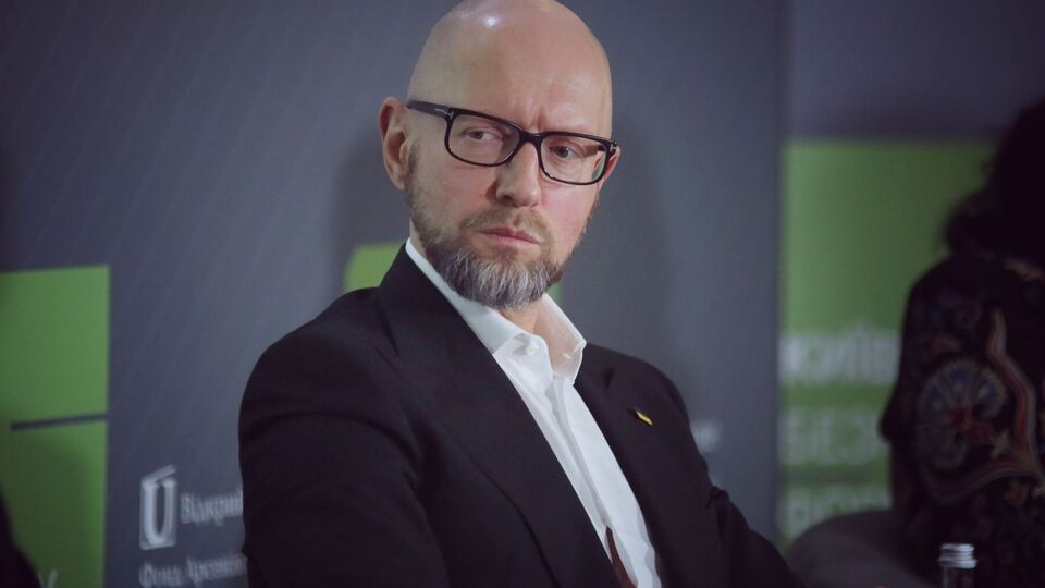 Яценюк: Трамп прав, когда говорит, что это не его война