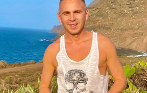 Після розголосу в мережі Авраменко не лише приховав геолокацію своєї сторінки, а й видалив або архівував скандальні публікації