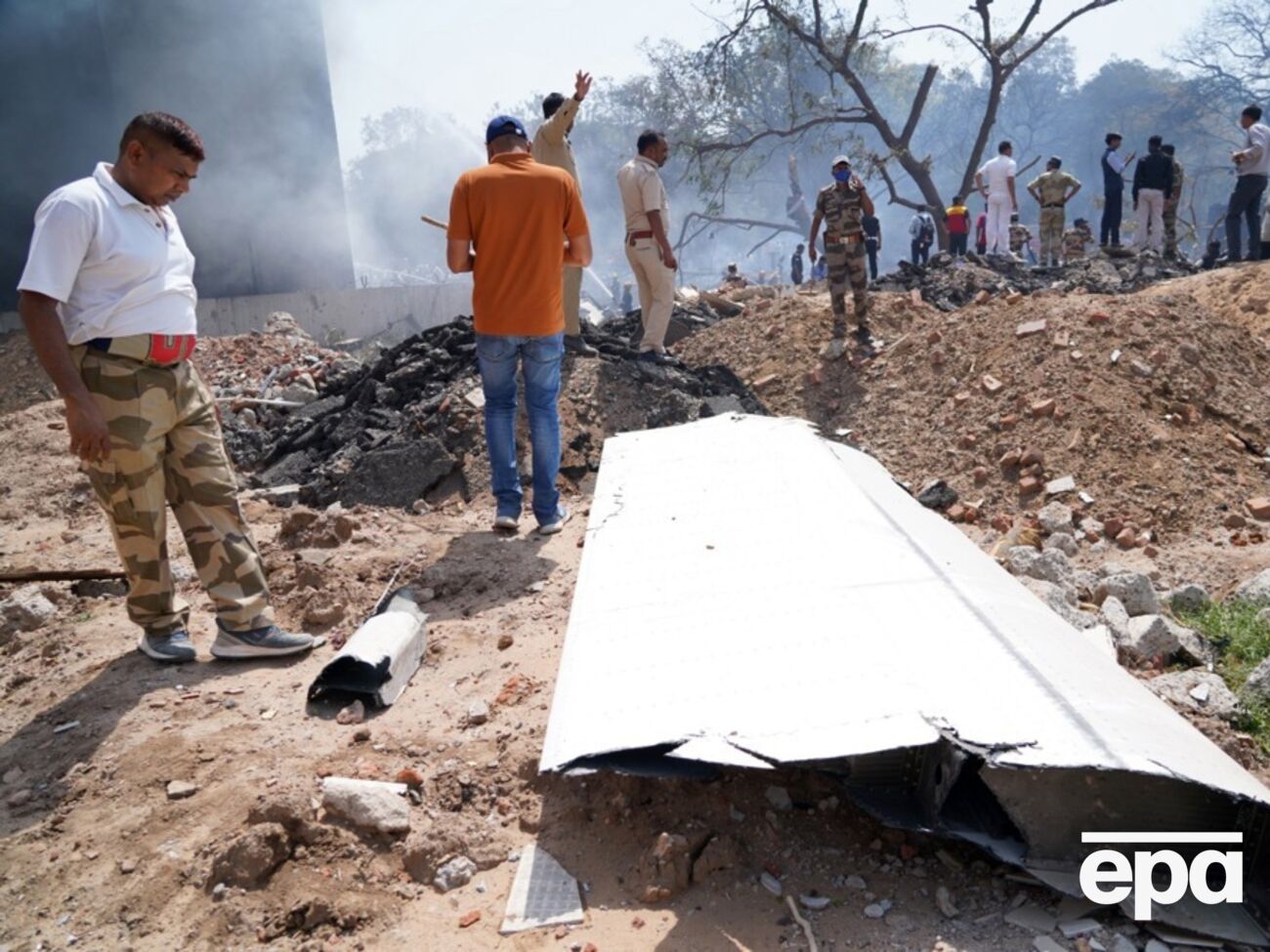 Самолет разбился после вылета