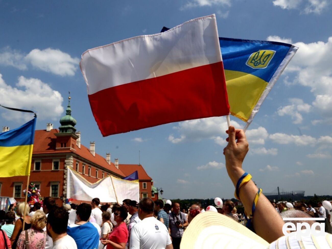 По данным отчета, украинские беженцы являются активными работниками, предпринимателями и потребителями в Польше