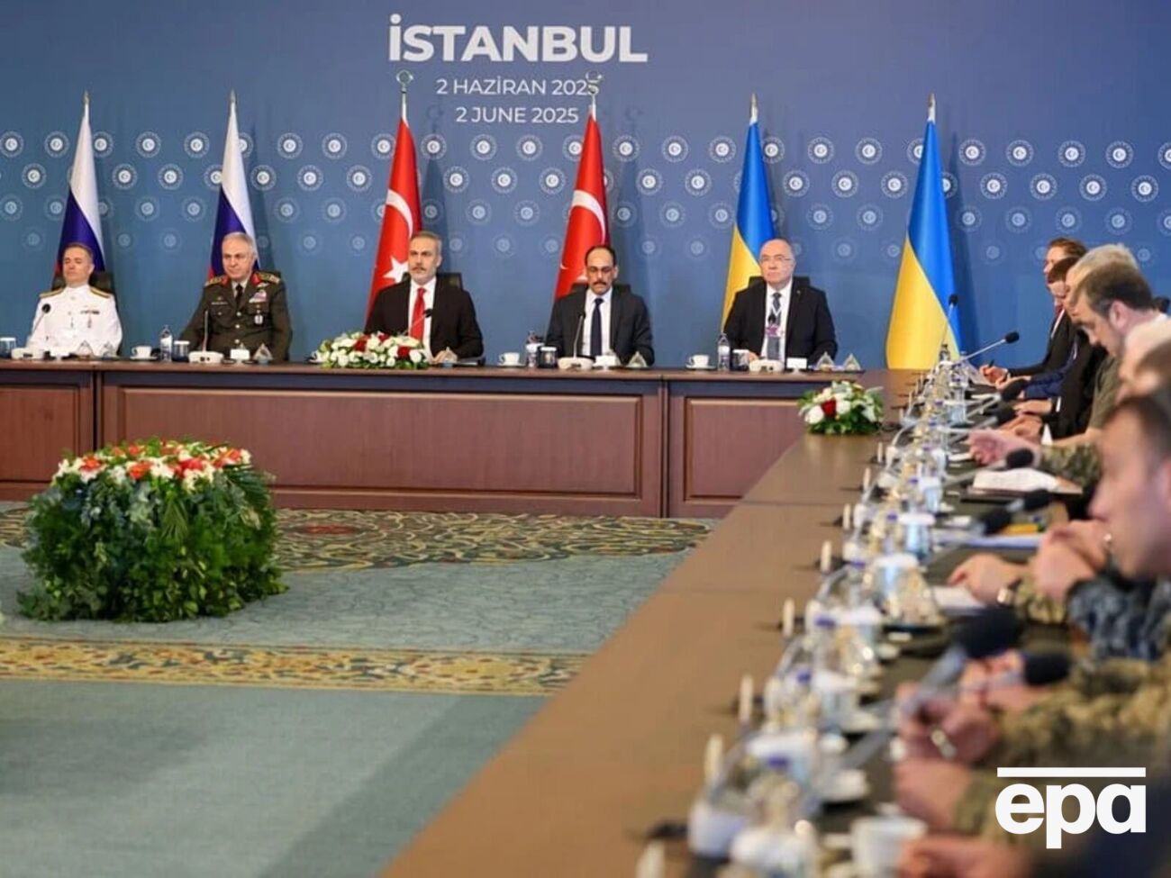 Россия стремится добиться таких успехов на фронте, чтобы заставить Киев согласиться на ее требования, которые, по сути, являются капитуляцией, говорится в статье