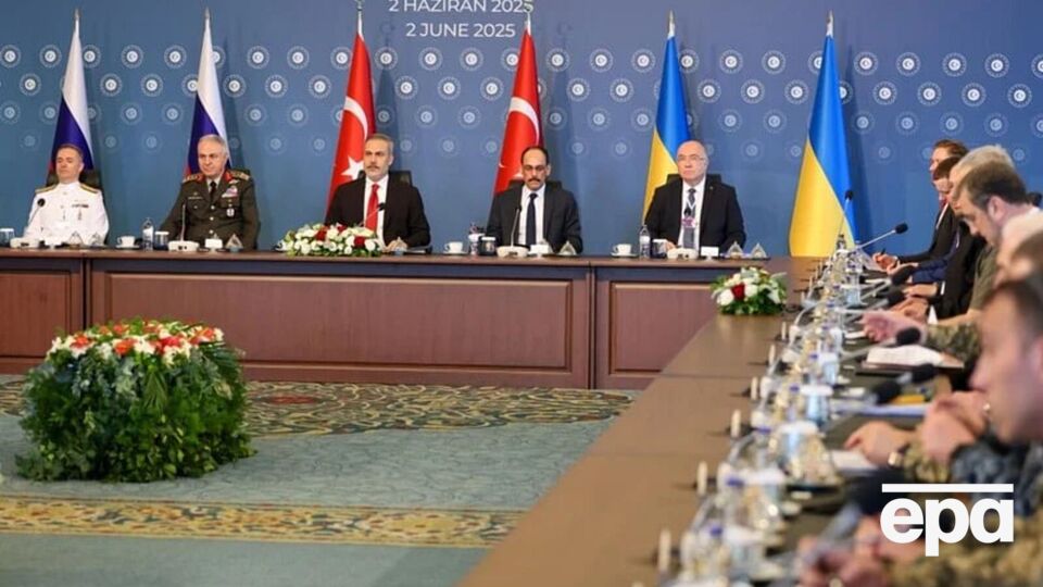 Росія прагне досягти таких успіхів на фронті, щоб змусити Київ погодитися на її вимоги, які, по суті, є капітуляцією, ідеться у статті