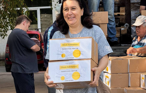 Фонд Рината Ахметова передал продуктовую помощь потерявшим работу жителям Краматорска